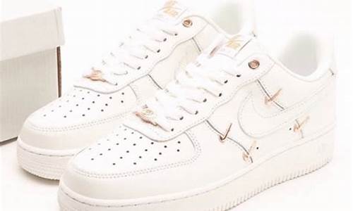 af1 白金_af1白金棕啤酒配色哪年